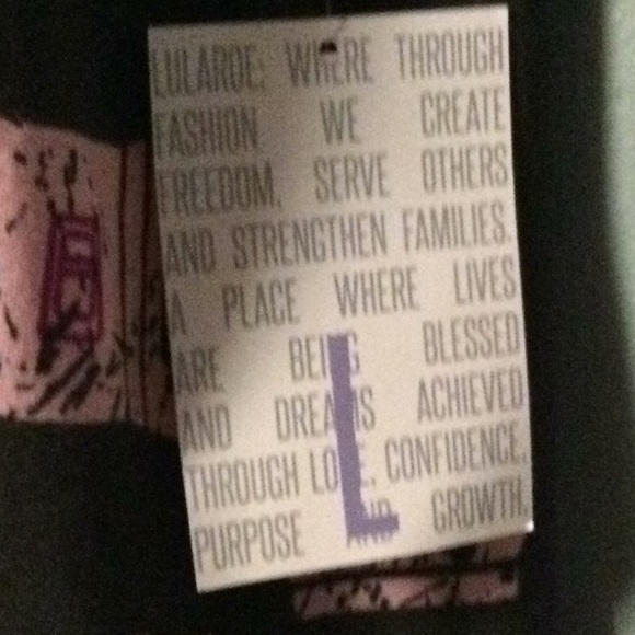 NWT LuLaRoe Classic Tee - Picture 3 of 3